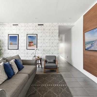 Elegant SoBe 2 bedroom apartment